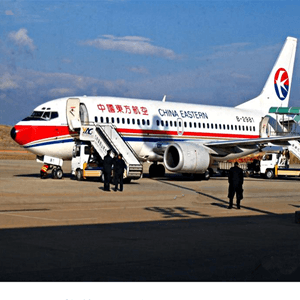 西双版纳航空空运航空快运业稳步发展的原因是什么？